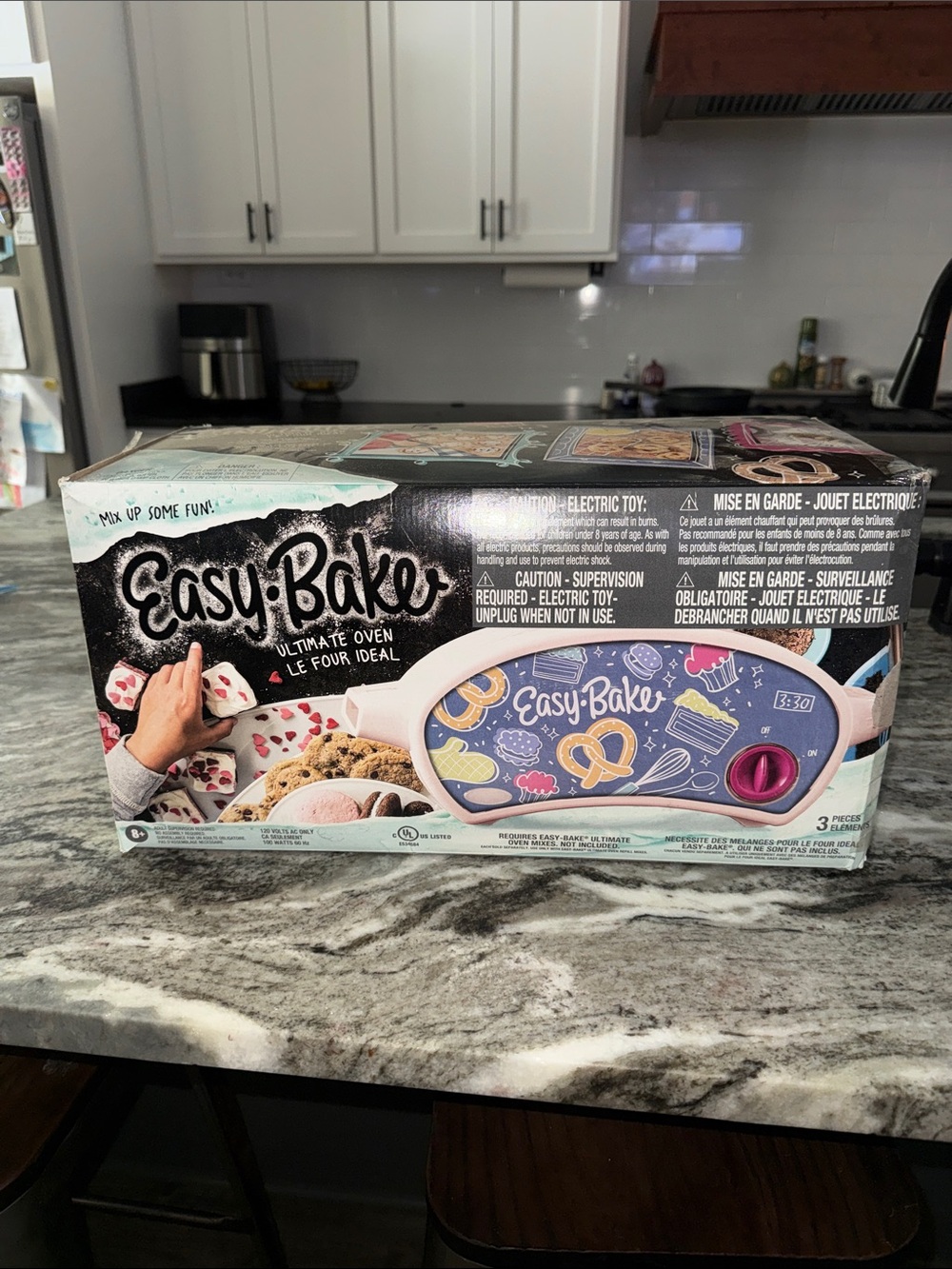 LIKE NEW, used once, Ultimate kids Easy Bake Oven